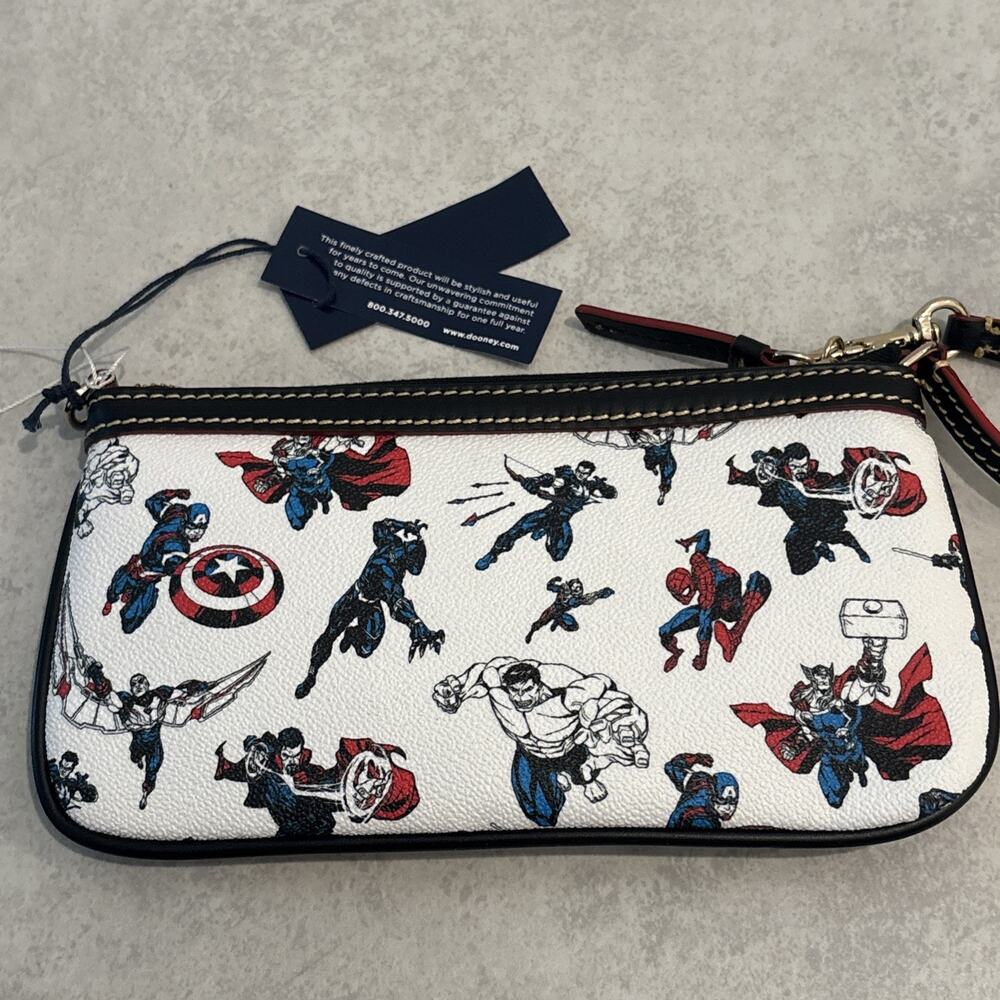 Dooney & Bourke Marvel Avengers Wristlet Clutch Bag NWT RARE - Picture 5 of 7